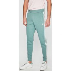 Adidas Originals - Spodnie. Spodnie na co dzień męskie Adidas Originals. Za 279.90 zł.