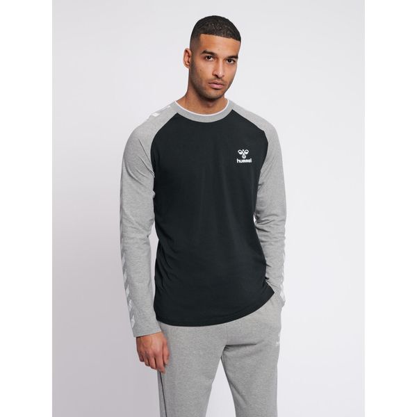 Koszulka z długim rękawem Hummel hmlmark. Czarne koszulki męskie z długim rękawem HUMMEL, m, bez wzorów, sportowe, bez kołnierzyka, bez ramiączek. Za 171.50 zł.