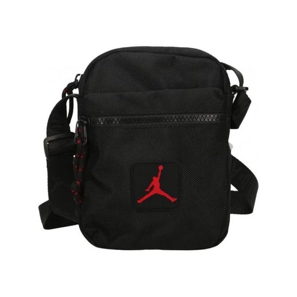 Saszetka torebka listonoszka Nike Jordan RISE FESTIVAL. Czarne saszetki męskie Jordan, bez wzorów. W wyprzedaży za 105.00 zł.