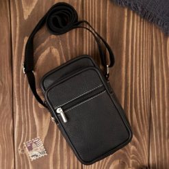 Saszetka męska skórzana na ramię mała czarna Abruzzo ABR-37. Czarne saszetki męskie bez wzorów, z nylonu, klasyczne, na ramię, małe. Za 89.99 zł.