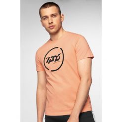 T-shirt męski TSM240 - łososiowy. T-shirty męskie marki 4f. Za 49.99 zł.