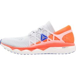 Reebok FLOATRIDE RUN ULTK Obuwie do biegania treningowe white/grey/red/blue. Białe buty do biegania męskie Reebok, z materiału. Za 649.00 zł.