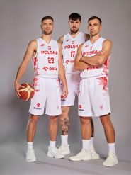 4F Koszulka reprezentacyjna z możliwością personalizacji męska 4F x PZKOSZ - biała XXL. Białe t-shirty sportowe męskie 4f, l, bez wzorów, z materiału, klasyczne, bez ramiączek. Za 279.99 zł.