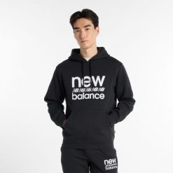 Bluza męska New Balance MT51941BK – czarna. Czarne bluzy nierozpinane męskie New Balance, m, z aplikacjami, z bawełny, klasyczne, bez ramiączek, z kapturem. Za 249.99 zł.