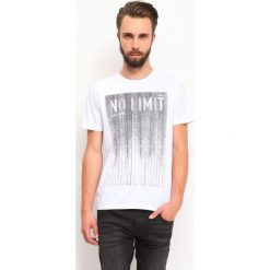 T-SHIRT KRÓTKI RĘKAW MĘSKI Z NADRUKIEM. T-shirty męskie TOP SECRET. W wyprzedaży za 29.99 zł.