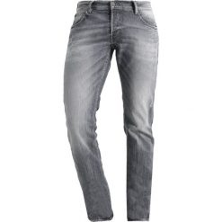 Le Temps Des Cerises Jeansy Slim Fit grey. Szare jeansy męskie Le Temps Des Cerises, z bawełny. W wyprzedaży za 375.20 zł.