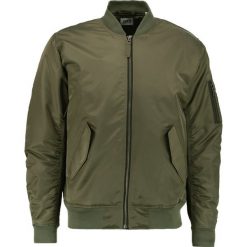Edwin FLIGHT Kurtka Bomber olive drab. Kurtki męskie marki Edwin. W wyprzedaży za 419.50 zł.