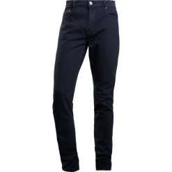 Current/Elliott SKINNY FIT Jeansy Slim Fit jet black. Czarne jeansy męskie Current/Elliott, z bawełny. W wyprzedaży za 471.60 zł.
