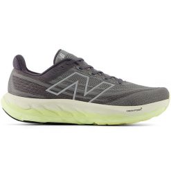 Buty męskie New Balance Fresh Foam X Vongo v6 MVNGOCA6 – szare. Szare buty do biegania męskie New Balance, bez wzorów, bez zapięcia, do biegania. Za 399.99 zł.