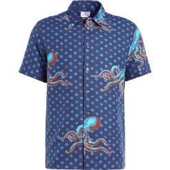 PS by Paul Smith MENS CASUAL Koszula royal blue. Koszule męskie marki PS by Paul Smith. W wyprzedaży za 623.20 zł.