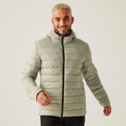 Kurtka turystyczna pikowana męska z kapturem Marizion. Szare kurtki męskie Regatta, m, bez wzorów, z puchu, eleganckie, bez ramiączek, z kapturem. Za 119.99 zł.