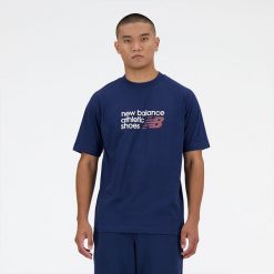 Koszulka męska New Balance MT41524NNY – granatowa. Niebieskie t-shirty sportowe męskie New Balance, m, bez wzorów, z dresówki, klasyczne, bez ramiączek. Za 59.99 zł.