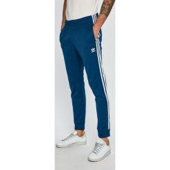 Adidas Originals - Spodnie. Spodnie na co dzień męskie marki Adidas Originals. Za 279.90 zł.