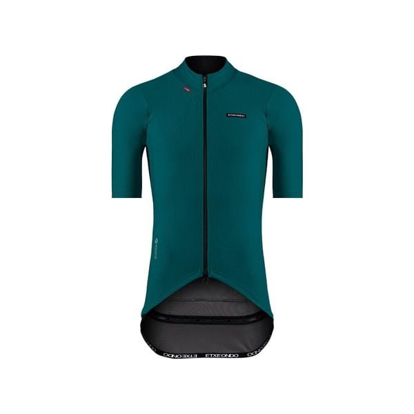 Kurtka przeciwwiatrowa Etxeondo Dena Gore-Tex. Zielone kurtki męskie ETXEONDO, bez wzorów, z gore-texu, sportowe, bez ramiączek, bez kaptura. Za 932.50 zł.