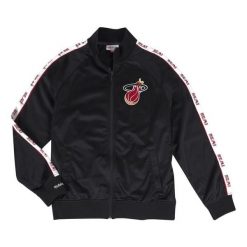Kurtka z dresu Miami Heat San Antonio. Czarne kurtki męskie Mitchell & Ness, bez wzorów, z dresówki, sportowe, bez ramiączek, bez kaptura. Za 417.50 zł.