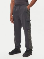 EA7 Emporio Armani Spodnie dresowe 7M001132 AF16549 U8117 Szary Regular Fit. Szare spodnie dresowe męskie EA7 Emporio Armani, bez wzorów, z bawełny. Za 359.99 zł.