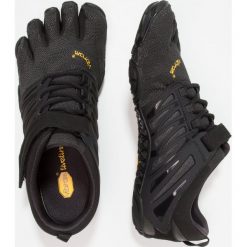 Vibram Fivefingers VTRAIN Obuwie treningowe black out. Czarne buty treningowe męskie Vibram Fivefingers, z gumy. W wyprzedaży za 439.20 zł.