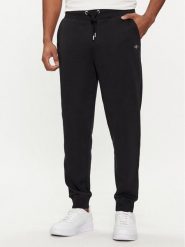 Gant Spodnie dresowe Shield 2009026 Czarny Regular Fit. Czarne spodnie dresowe męskie Gant, bez wzorów, z bawełny. Za 279.99 zł.