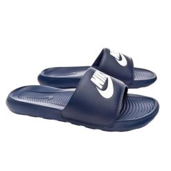 Klapki Nike Victori One granatowe. Niebieskie klapki i japonki męskie Nike, bez wzorów. Za 148.05 zł.