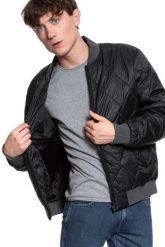 KURTKA WRANGLER BOMBER JACKET BLACK W4A6Y8100 112129075. Czarne kurtki męskie Wrangler, m, bez wzorów, bez ramiączek, bez kaptura. W wyprzedaży za 179.99 zł.