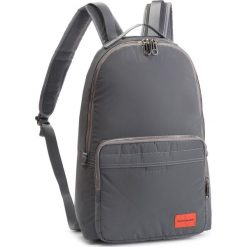 Plecak CALVIN KLEIN JEANS - Pilot Silver Cp Bk 45 K40K400726 910. Plecaki męskie marki Calvin Klein Jeans. W wyprzedaży za 319.00 zł.