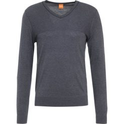 BOSS CASUAL KERSENT Sweter sky captain. Kardigany męskie marki BOSS CASUAL. W wyprzedaży za 399.20 zł.