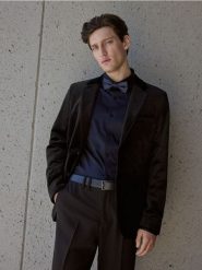 Marynarka slim fit - czarny. Czarne marynarki męskie Reserved, l, bez wzorów, z tkaniny. Za 299.99 zł.