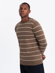 Męski sweter casualowy w poziome paski – brązowy V3 - Rozmiar: M. Brązowe swetry męskie Ombre Clothing, z aplikacjami, z bawełny, wizytowe, bez kołnierzyka, bez ramiączek. W wyprzedaży za 79.99 zł.