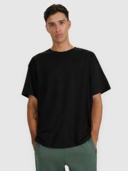 4F T-shirt oversize z nadrukiem męski - czarny M. Czarne t-shirty męskie 4f, m, bez wzorów, z bawełny, bez kołnierzyka, bez ramiączek. Za 69.99 zł.