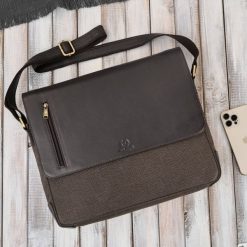 Torba męska na ramię na laptopa ze skóry naturalnej i canvasu brązowa Paolo Peruzzi AY-02-BR. Brązowe torby na laptopa męskie bez wzorów, z bawełny, duże. Za 249.00 zł.