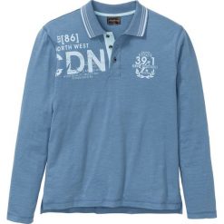Shirt polo z długim rękawem i plisą guzikową bonprix niebieski dżins z nadrukiem. Koszulki męskie z długim rękawem marki bonprix. Za 54.99 zł.