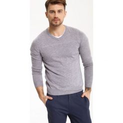 SWETER MĘSKI W SEREK. Swetry męskie TOP SECRET. W wyprzedaży za 29.99 zł.
