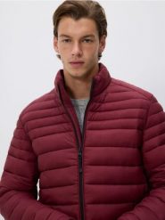 Pikowana kurtka ze stójką - bordowy. Czerwone kurtki męskie Reserved, l, bez wzorów, bez ramiączek, bez kaptura. Za 159.99 zł.