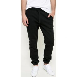 Lacoste - Spodnie. Spodnie na co dzień męskie marki Lacoste. W wyprzedaży za 279.90 zł.