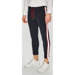 Only & Sons - Spodnie. Spodnie na co dzień męskie marki Only & Sons. W wyprzedaży za 99.90 zł.