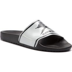 Klapki PLEIN SPORT - MSG0018 Silver. Klapki i japonki męskie marki Plein Sport. W wyprzedaży za 249.00 zł.