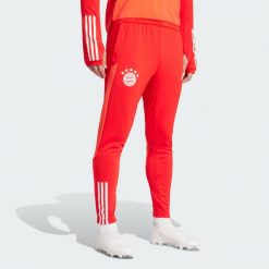 Spodnie FC Bayern Tiro 23 Training. Białe długie spodnie sportowe męskie ADIDAS, bez wzorów, z dresówki, do piłki nożnej. W wyprzedaży za 173.95 zł.