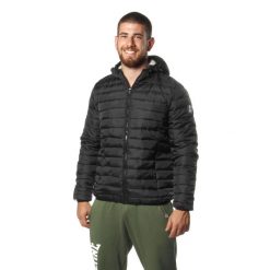 Kurtka puchowa z kaptur na co dzień na siłownię. Czarne kurtki męskie LEONE 1947 APPAREL, bez wzorów, z poliesteru, bez ramiączek, bez kaptura. W wyprzedaży za 215.34 zł.