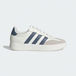 Buty Barreda. Białe buty trekkingowe męskie ADIDAS, bez wzorów, ze skóry, bez zapięcia, trekkingowe. Za 228.99 zł.
