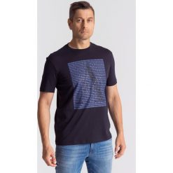 Granatowy t-shirt męski z nadrukiem - Granatowy. T-shirty męskie Armani Jeans. Za 139.60 zł.