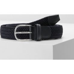 Anderson's STRECH BELT Pasek pleciony navy. Niebieskie paski męskie Anderson's, w paski, z materiału. Za 379.00 zł.