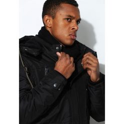 Czarna Kurtka Protection. Czarne kurtki męskie Born2be, na zimę. Za 114.99 zł.