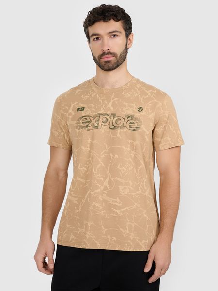 4F T-shirt regular z nadrukiem męski - beżowy S. Brązowe t-shirty męskie 4f, m, bez wzorów, z bawełny, bez kołnierzyka, bez ramiączek. W wyprzedaży za 59.99 zł.