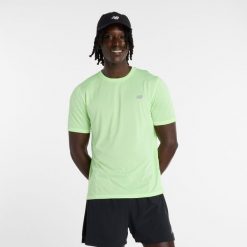Koszulka męska New Balance MT41253AB3 – zielona. Zielone t-shirty sportowe męskie New Balance, m, bez wzorów, z materiału, sportowe, bez ramiączek. Za 199.99 zł.