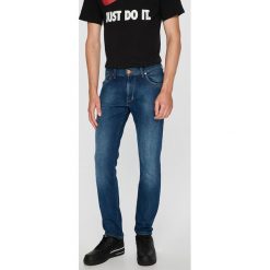 Wrangler - Jeansy Larston. Niebieskie jeansy męskie Wrangler, z bawełny. Za 399.90 zł.
