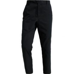AllSaints KATO TROUSER Chinosy ink navy. Niebieskie eleganckie spodnie męskie AllSaints, z bawełny. Za 529.00 zł.