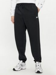 New Balance Spodnie dresowe MP41519 Czarny Relaxed Fit. Czarne spodnie dresowe męskie New Balance, bez wzorów, z dresówki. Za 249.99 zł.