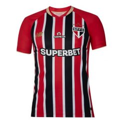 Koszulka męska New Balance Sao Paulo FC MT831835AWY – czerwona. Czerwone t-shirty sportowe męskie New Balance, m, z aplikacjami, z materiału, klasyczne, bez ramiączek. Za 399.99 zł.