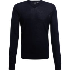 Armani Exchange Sweter navy. Niebieskie kardigany męskie marki Armani Exchange, z bawełny. W wyprzedaży za 359.10 zł.