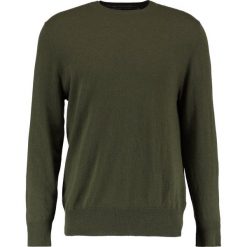 Whyred COIL Sweter light uniform green. Kardigany męskie marki Whyred. W wyprzedaży za 412.30 zł.